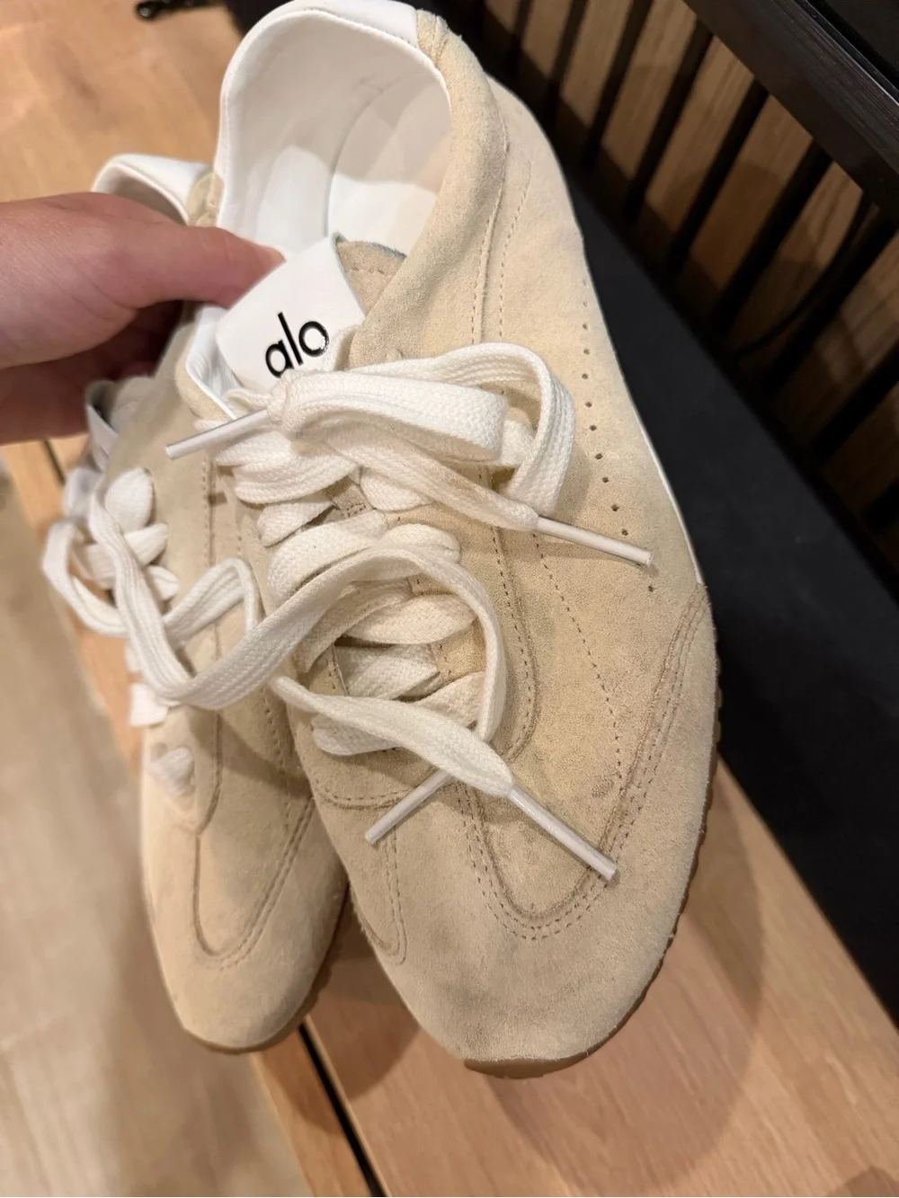 ALO Yoga soft beige
